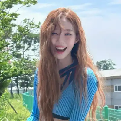 钟由希